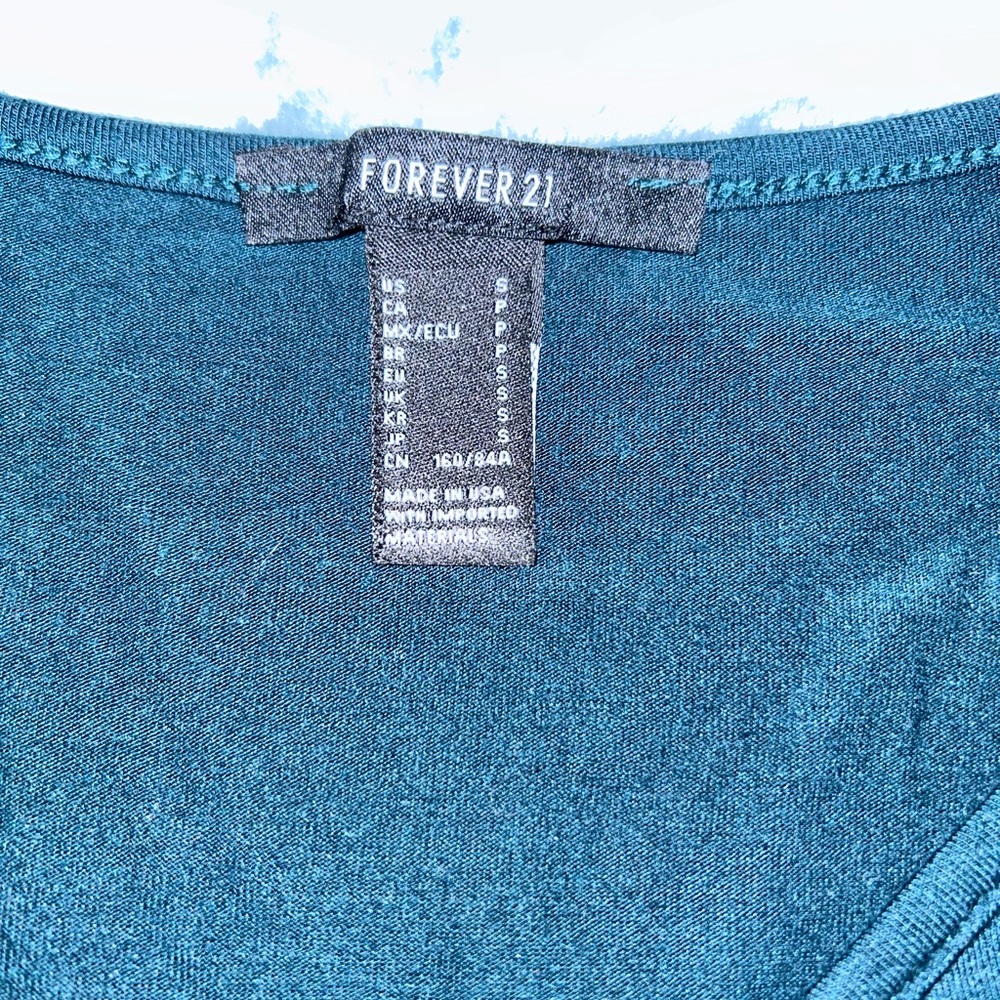 Forever 21 // Long Sleeve Crop Top - Picture 2 of 2
